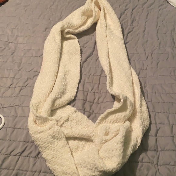 Soft warm scarf - cream color with gold threads throughout - Picture 1 of 1